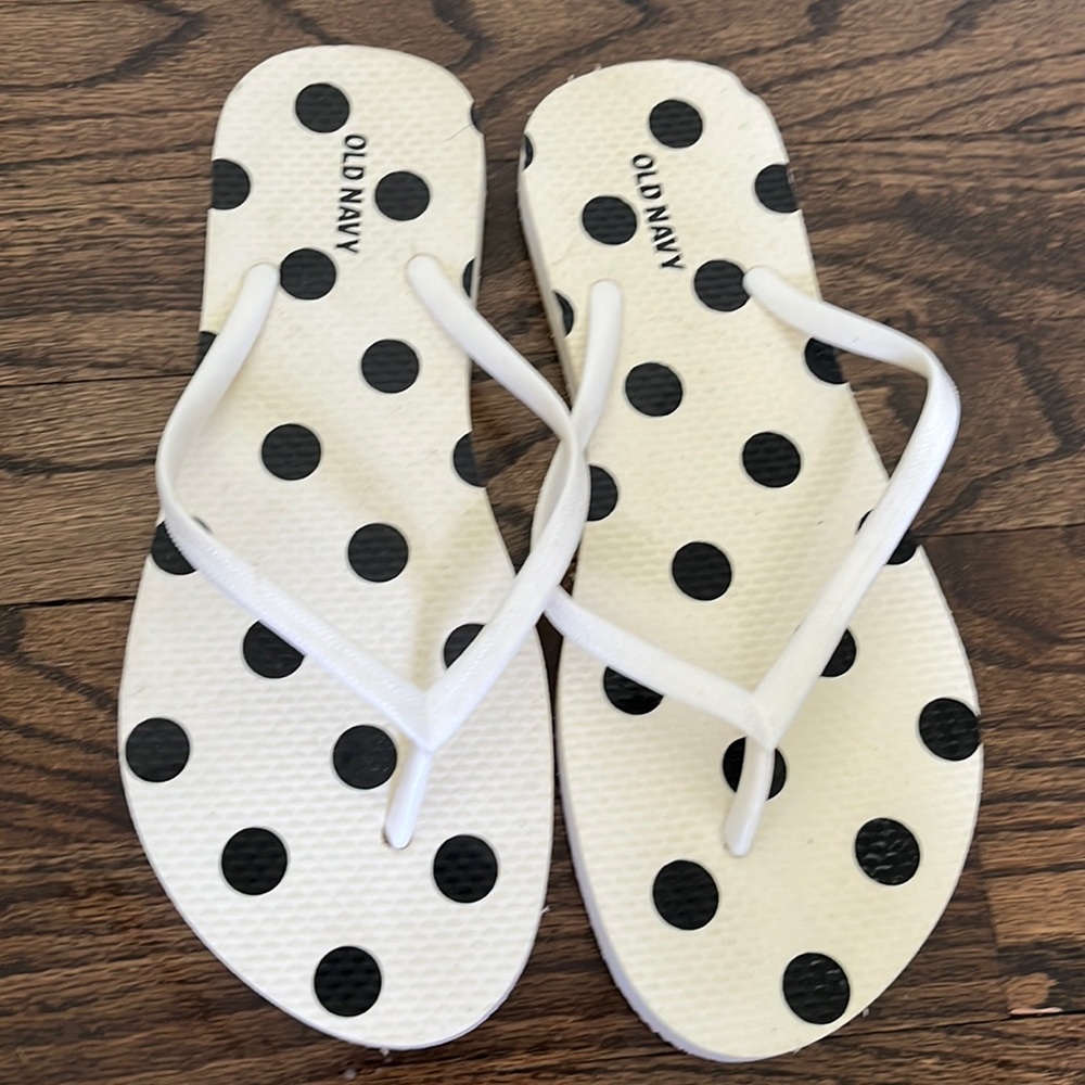 Women’s Old Navy flip flops, size 7. White and black polka dots
